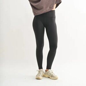 ✨NWT MONO B Essential Solid Leggings